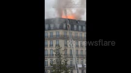France: Christmas Eve Fire Engulfs Top Floor Of Building Near Paris Saint-Lazare Station 3