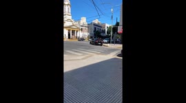 Driver attempts to flee from police after traffic stop in Villa Urquiza, Argentina