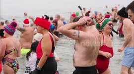 Boxing Day swim draws a huge crowd in Kent, UK