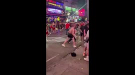 Two drunk tourists seen fighting outside bars in Phuket