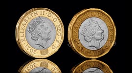 Fake  bimetallic one pound coin vs real one pound coin comparison