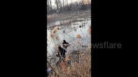 Heroic Rescue: Children Saved from Frozen River in Shandong