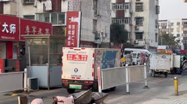 China: New Energy Unmanned Express Vehicle