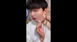 Chinese man shows his incredibly elastic face skin
