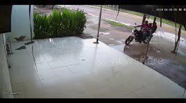 Two men cause series of mishaps in La Loma, Cesar, Colombia