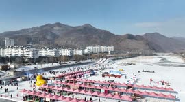 Tourists embrace winter fun in Ji'an, China