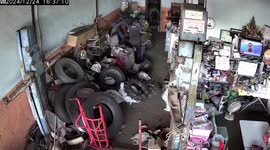 Mechanic almost loses his arm when tyre explodes in garage