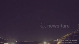 Meteor whizzes through night sky in Sevilla, Spain