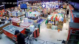 Magnitude 4.6 earthquake shakes supermarket in Yinchuan, Ningxia, China