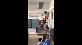 Chinese students surprise teacher with heartfelt gesture before gaokao
