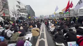 Seoul: Protests Continue After Failed Arrest Of Impeached President 3
