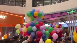 Balloons explode on crowd in China