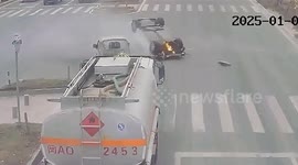 Heroic motorist rescues father and son from burning overturned truck following crash in China