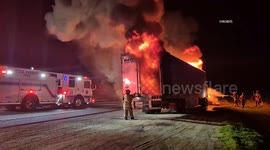 US, Bakersfield: Bakersfield Semi Fully Engulfed