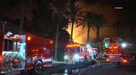 US, Niagara Falls: Pacific Palisades Lachman Fire Threatens Homes
