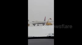 US: Winter Storm Causes Flight Disruptions At Indianapolis Airport 2