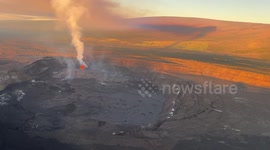 Helicopter captures stunning view of Hawaii volcano eruption