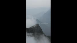Explore a hiking trail along China's Wuxia Gorge