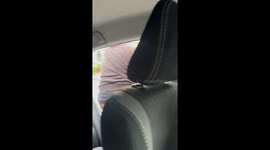 Passenger shares food with others stuck in traffic