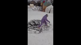 Ice pit challenge at Changbai Mountain stumps tourists