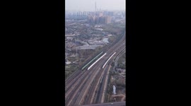 Celebrating Laba Festival on high-speed train