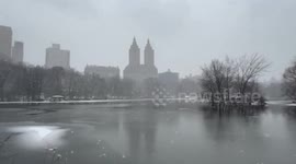 US: Snow Covers New York s Central Park
