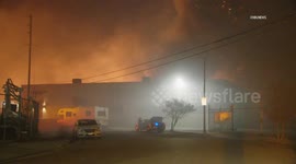 US, Los Angeles: Sun Valley Large Commercial Fire Amid Extreme Winds