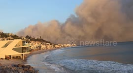US: Wildfire Rages in Pacific Palisades, Thousands Evacuate as High Winds Fuel Blaze