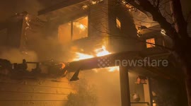 Fire rips through houses in Los Angeles