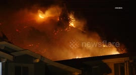 US, Los Angeles: Sylmar Hurst Fire Burns Near Community Part 6