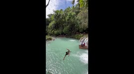 Rope swing fail sends tourist crashing into lagoon