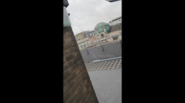 London workers hear loud sirens as emergency service rush to scene of 'bomb scare'