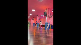Chinese skater demonstrates exceptional stability in prone position