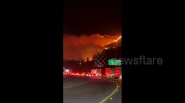 US: Hurst Fire Breaks Out In Sylmar, Los Angeles 3