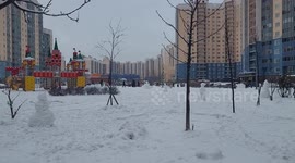 Residents make snowmen on last day of holidays in Russia