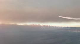 US: Palisades Fire Visible From Flights Near LAX 5