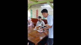 2- Indonesian restaurant worker balances seventeen plates on one arm
