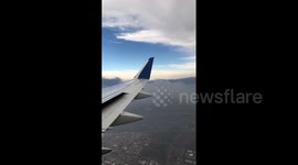 US: Palisades Fire Visible From Flights Near LAX 6