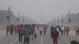 Dense fog, air pollution engulf New Delhi once again