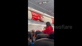 Selfish passenger kicked off flight when she refuses to stop vaping