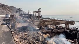 US: California wildfires devastate coastal properties in Palisades