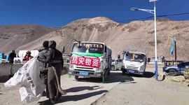Volunteers provide food, counseling to quake-affected people in China's Xizang