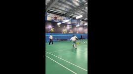 Oversized badminton racket and shuttlecock bring laughter in China
