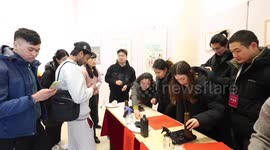 Int'l students experience woodblock New Year pictures in China's Tianjin