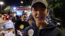 Jennifer Garner helps fire victims and first responders in California