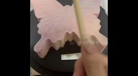 Hammer cake surprise reveals hidden treat in China