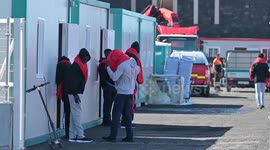 Spain: 23 migrants arrive in a raft to La Restinga