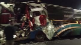 Multi-vehicle collision kills three and injures 14 in Mumbai