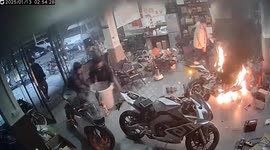 Terrifying Motorcycle Fire in Jiangxi Repair Shop Sparks Chaos