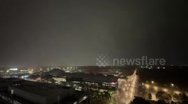 Australia: Powerful lightning strike during thunderstorm in Sydney